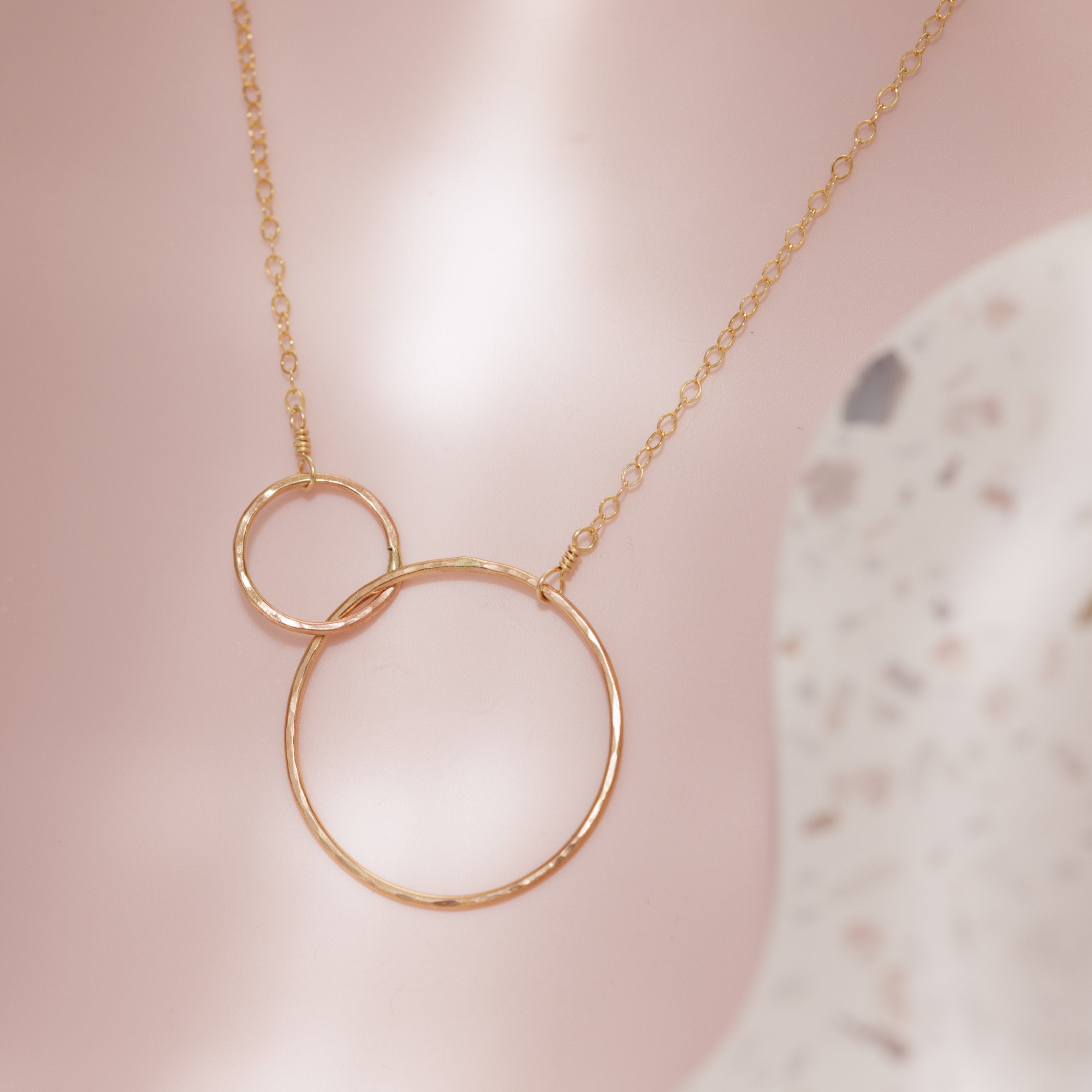 Linked-ring necklace - Gold-coloured - Ladies | H&M